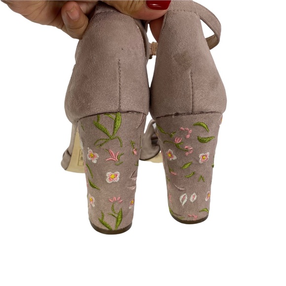 Call It Spring Brelawien floral style  embroidered like Block heels Pink size 6 - Picture 8 of 10